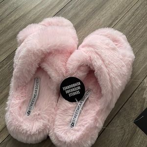 Brand new fluffy pink sandals